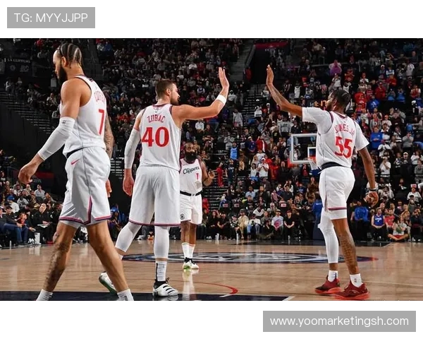 原创保罗离队快船面临重建，湖人迎利好，小德里克·琼斯或助东契奇崛起